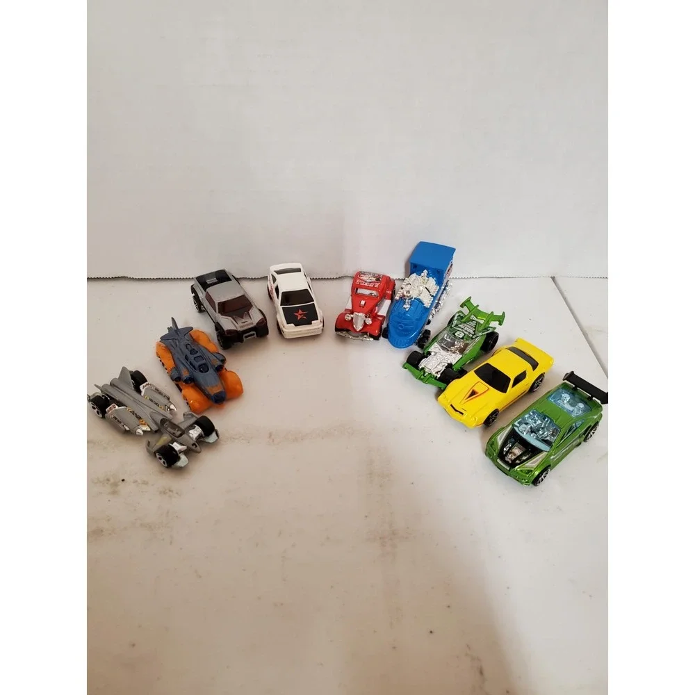 Hot Wheels City Speed Track Transporter W/ 9 Hot Wheels Included